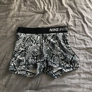 Nike Pro